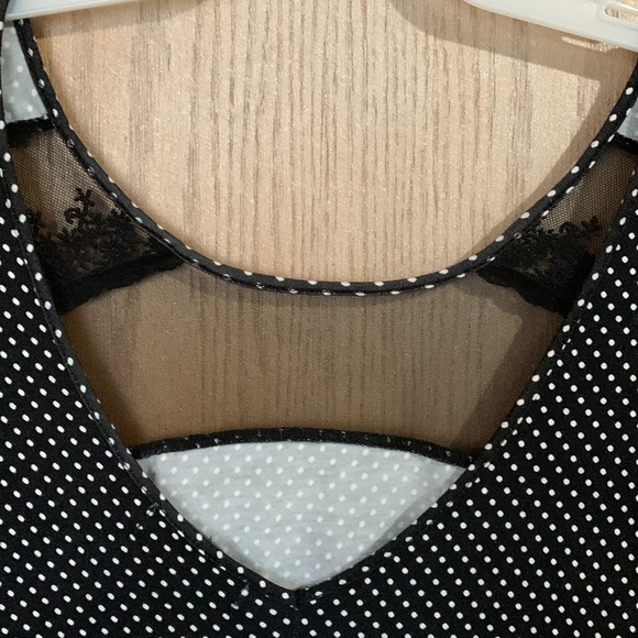 Sleeveless top with mesh and lace insert on top - low back - Picture 3 of 5